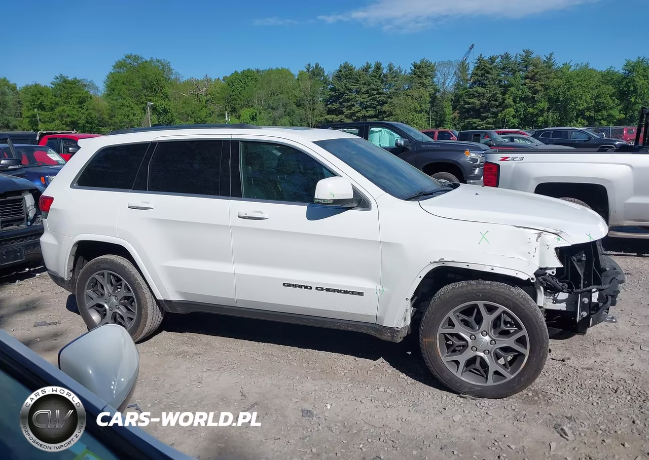2018 Jeep Grand Cherokee Sterling Edition 4X4 VIN:1C4RJFBG1JC102702 - 13