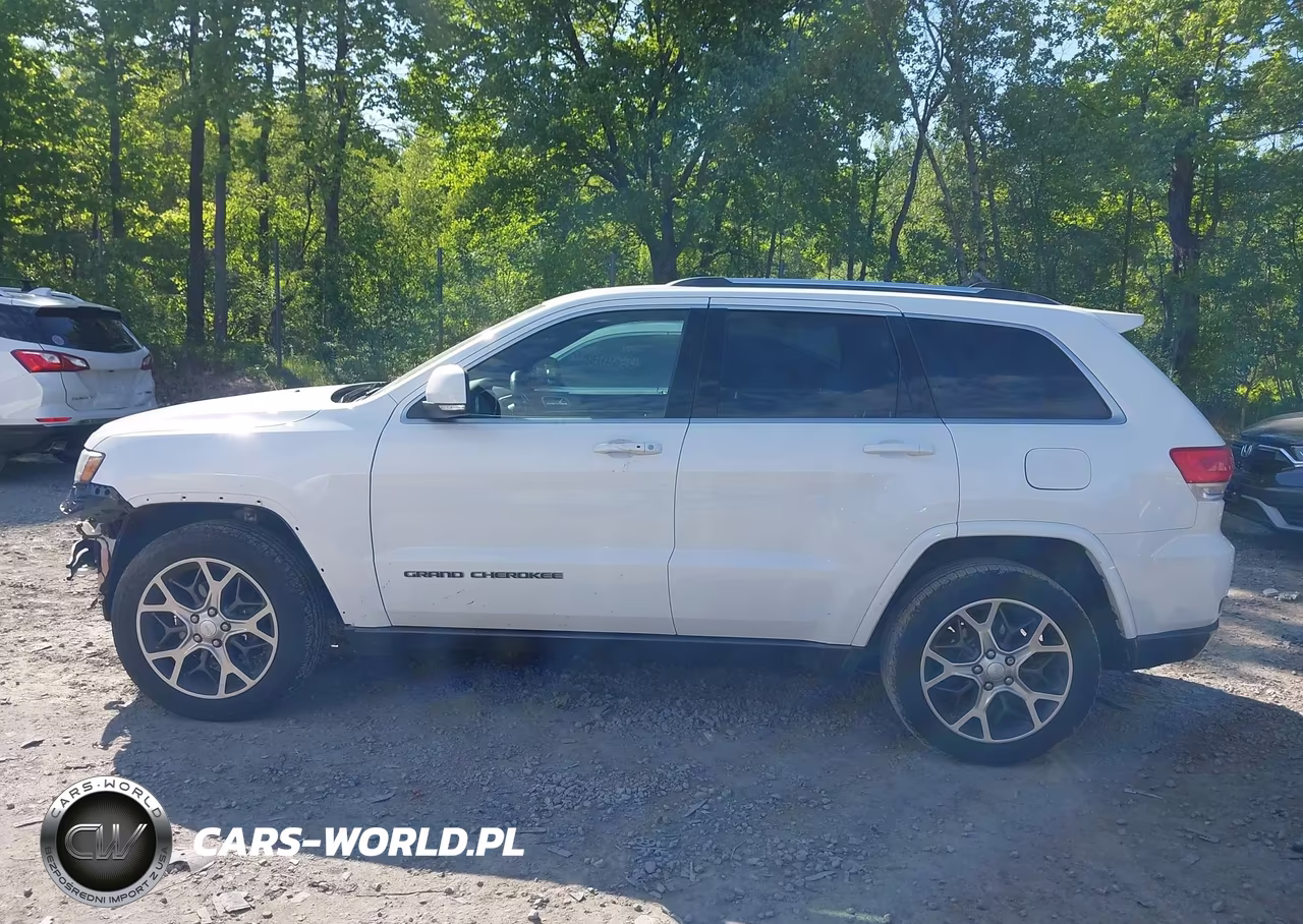 2018 Jeep Grand Cherokee Sterling Edition 4X4 VIN:1C4RJFBG1JC102702 - 14