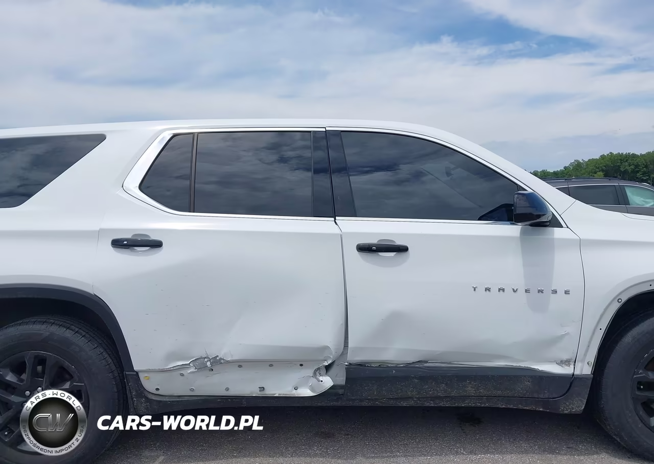 2018 Chevrolet Traverse Ls VIN:1GNERFKW1JJ226891 - 6