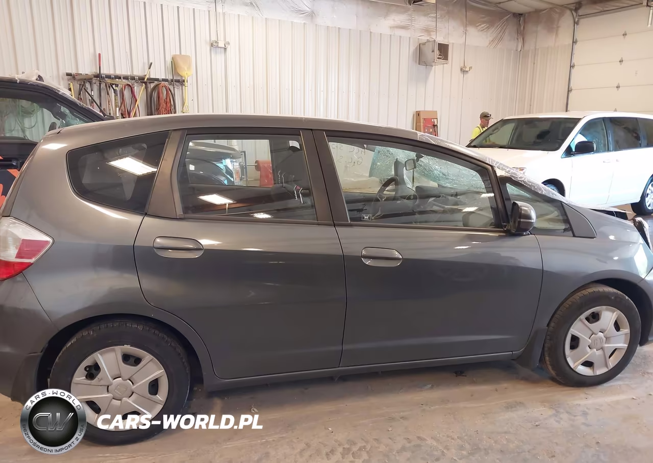 2013 Honda Fit VIN:JHMGE8H38DC005592 - 13