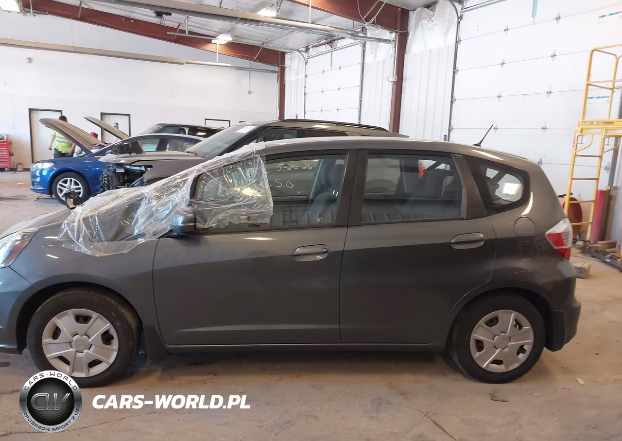 2013 Honda Fit VIN:JHMGE8H38DC005592 - 14
