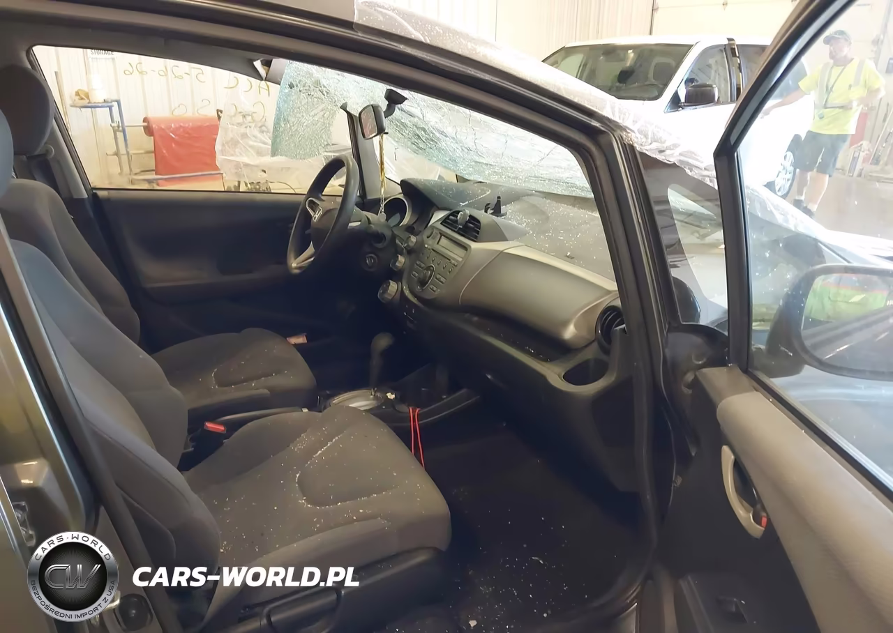 2013 Honda Fit VIN:JHMGE8H38DC005592 - 5