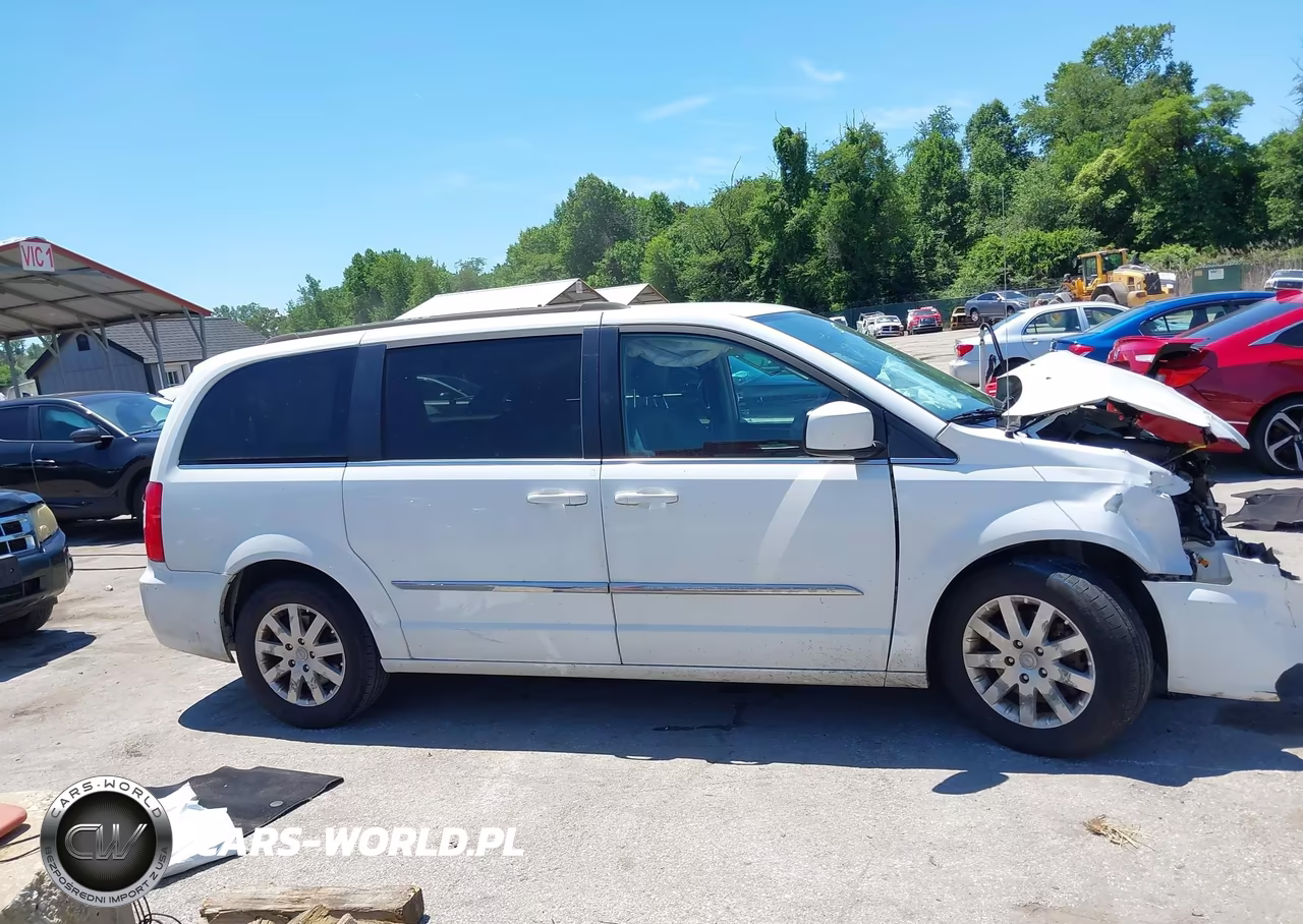 2014 Chrysler Town & Country Touring VIN:2C4RC1BG7ER403159 - 13