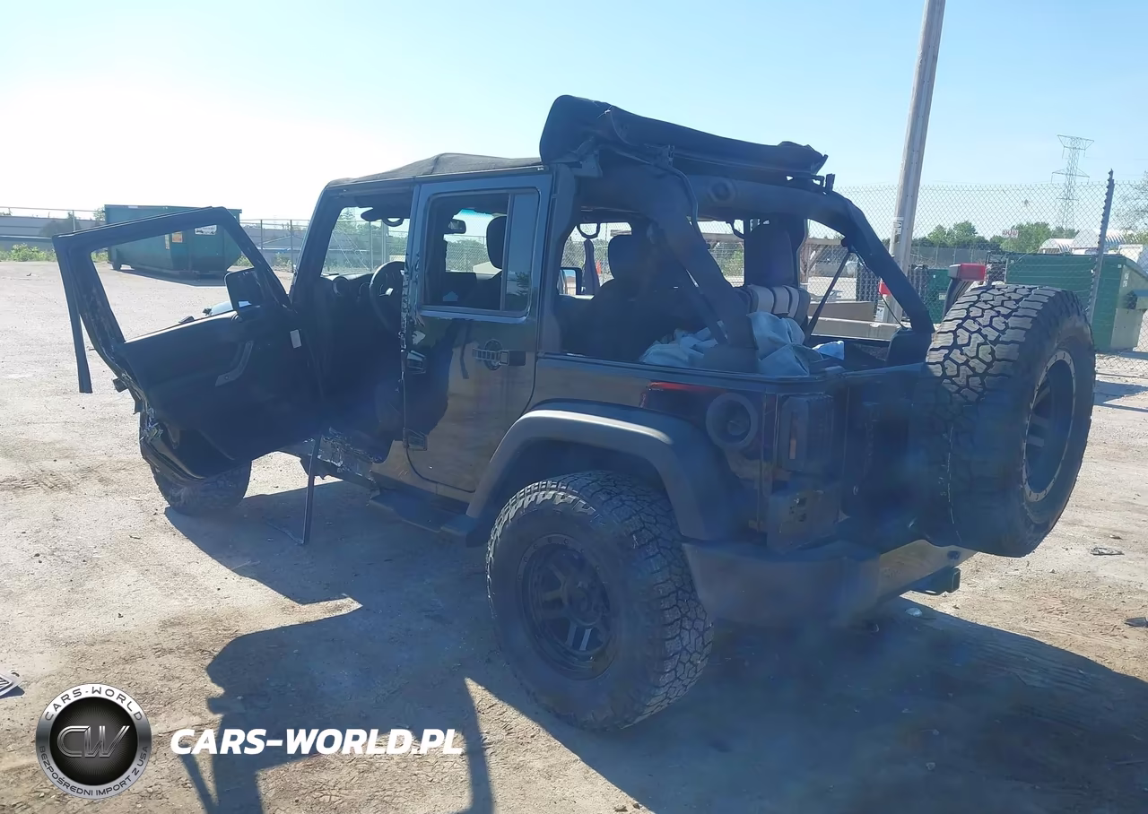 2015 Jeep Wrangler Unlimited Sport VIN:1C4BJWDG2FL695279 - 3