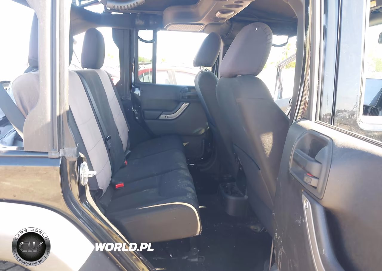 2015 Jeep Wrangler Unlimited Sport VIN:1C4BJWDG2FL695279 - 8