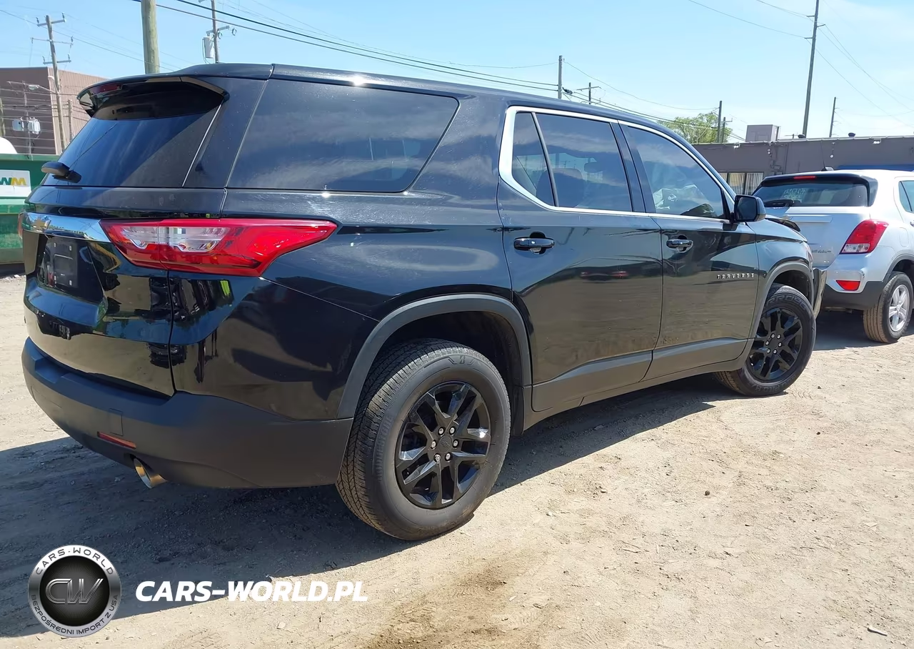 2018 Chevrolet Traverse Ls VIN:1GNERFKW3JJ180674 - 4