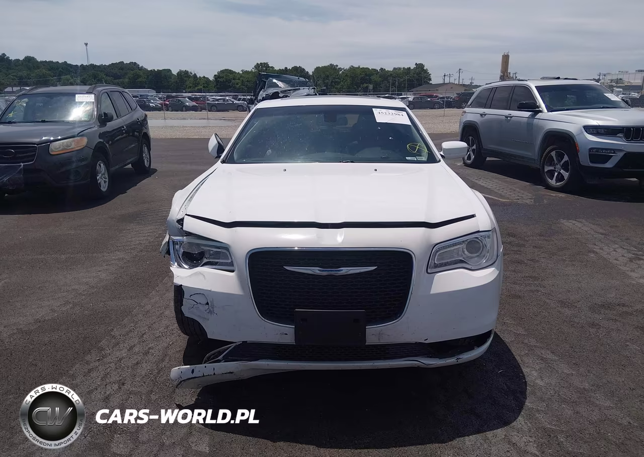 2015 Chrysler 300 Limited VIN:2C3CCAAG2FH929847 - 13
