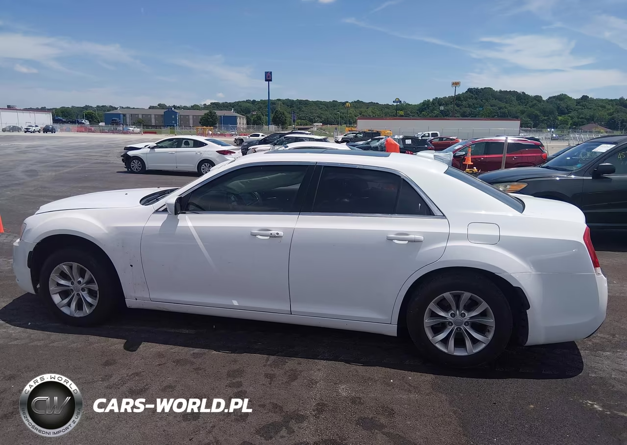 2015 Chrysler 300 Limited VIN:2C3CCAAG2FH929847 - 15
