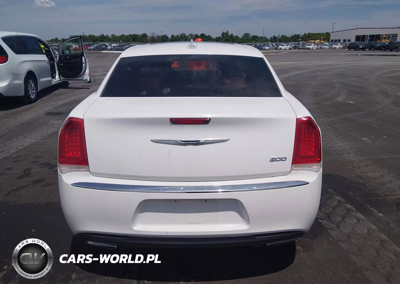 2015 Chrysler 300 Limited VIN:2C3CCAAG2FH929847 - 17
