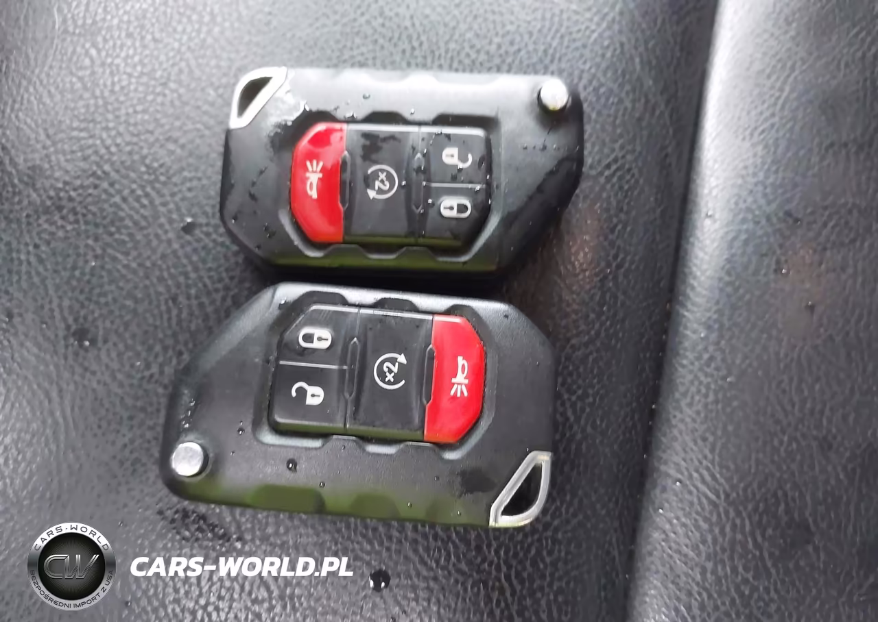 2018 Jeep Wrangler Unlimited Sahara 4X4 VIN:1C4HJXEG2JW166646 - 11