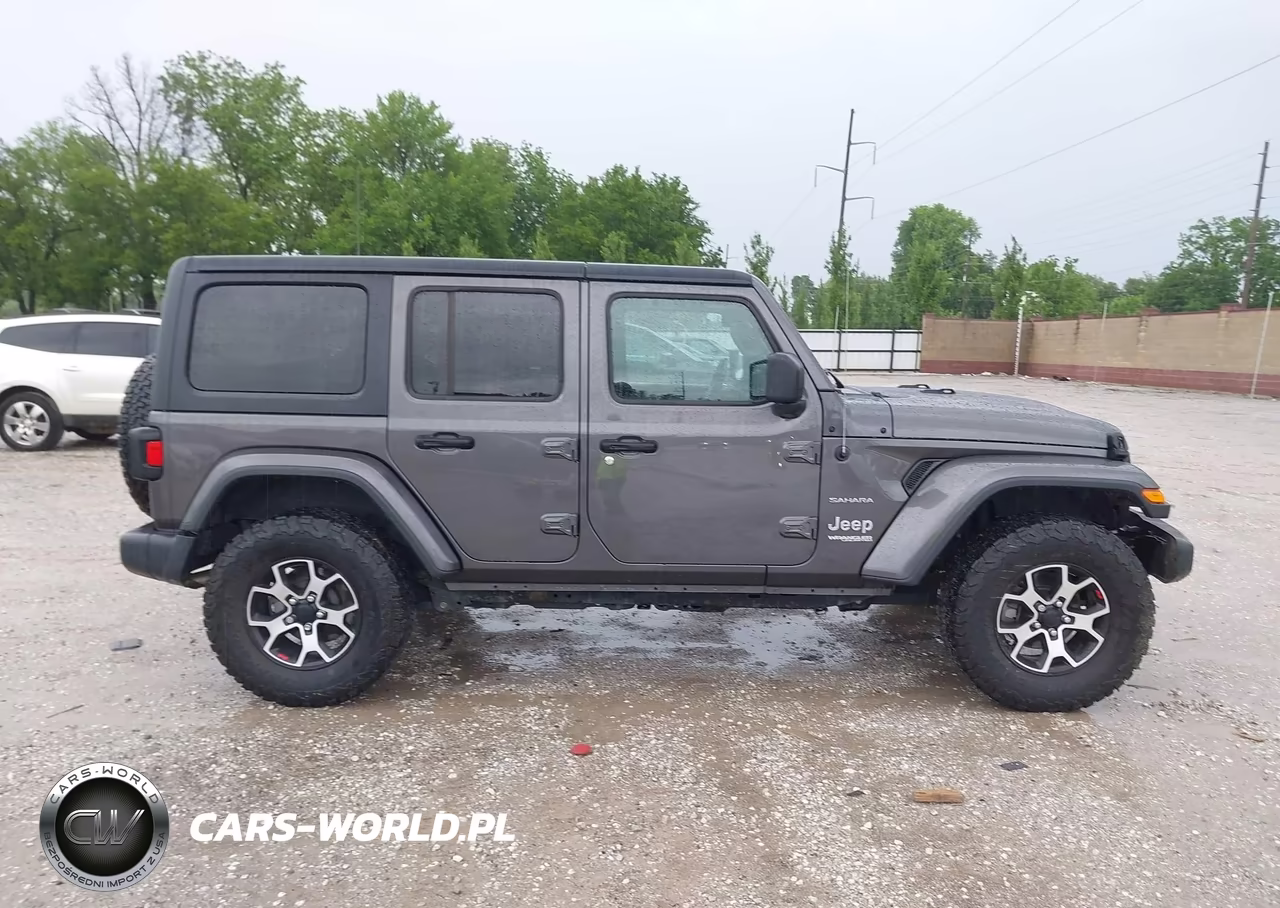2018 Jeep Wrangler Unlimited Sahara 4X4 VIN:1C4HJXEG2JW166646 - 13