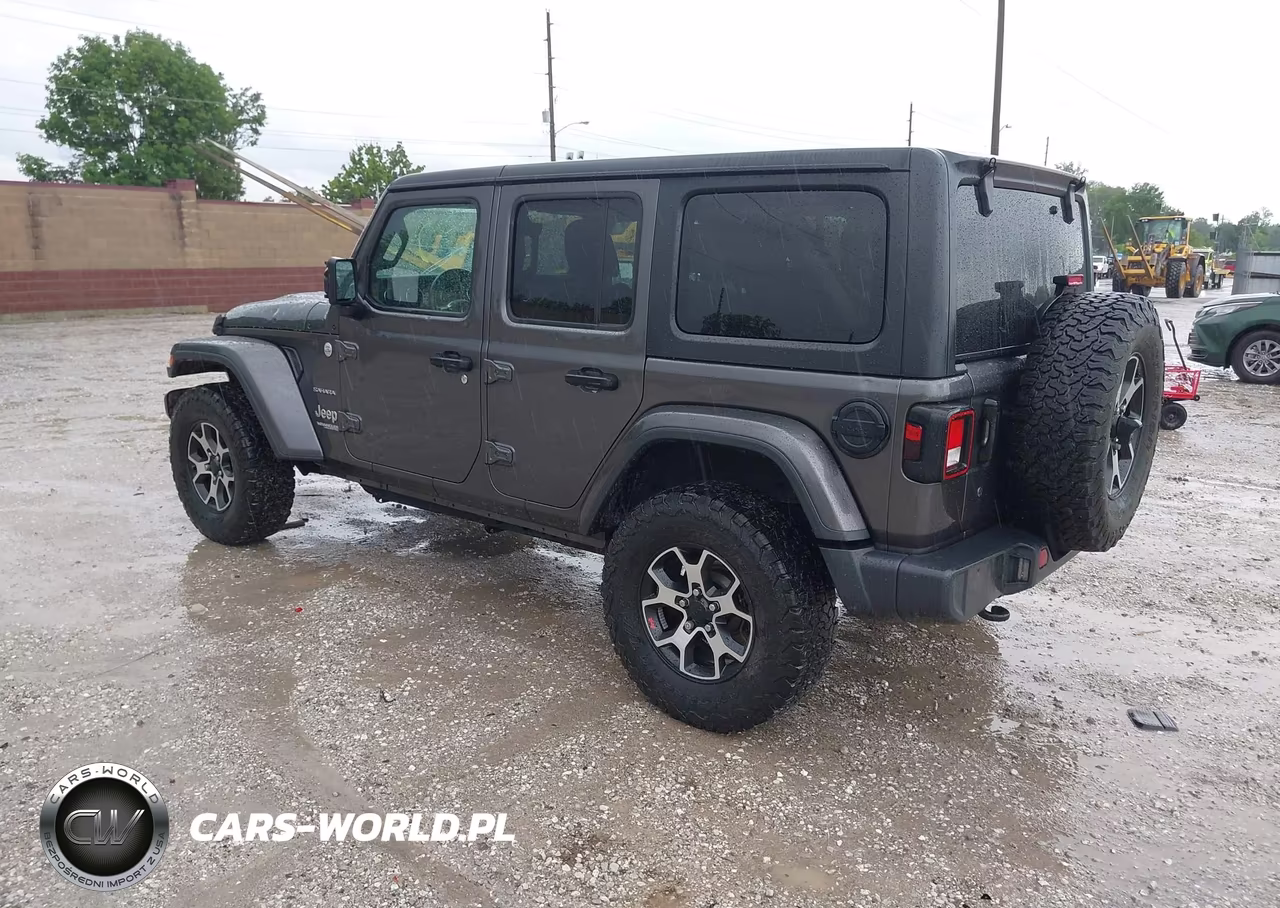 2018 Jeep Wrangler Unlimited Sahara 4X4 VIN:1C4HJXEG2JW166646 - 3