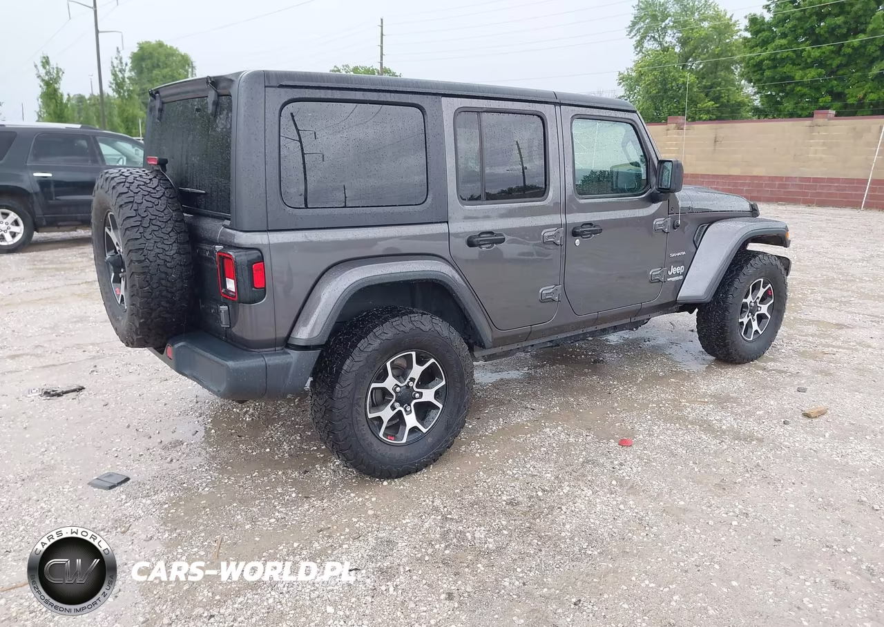 2018 Jeep Wrangler Unlimited Sahara 4X4 VIN:1C4HJXEG2JW166646 - 4