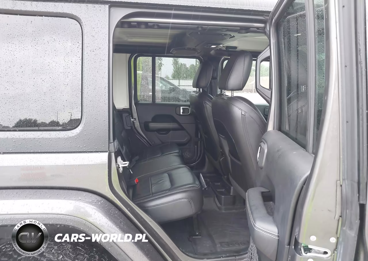 2018 Jeep Wrangler Unlimited Sahara 4X4 VIN:1C4HJXEG2JW166646 - 8