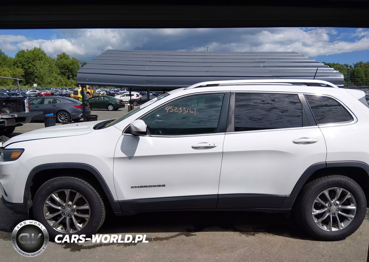 2019 Jeep Cherokee Latitude Plus 4X4 VIN:1C4PJMLB3KD107894 - 14