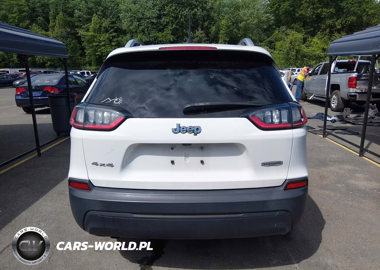 2019 Jeep Cherokee Latitude Plus 4X4 VIN:1C4PJMLB3KD107894 - 16