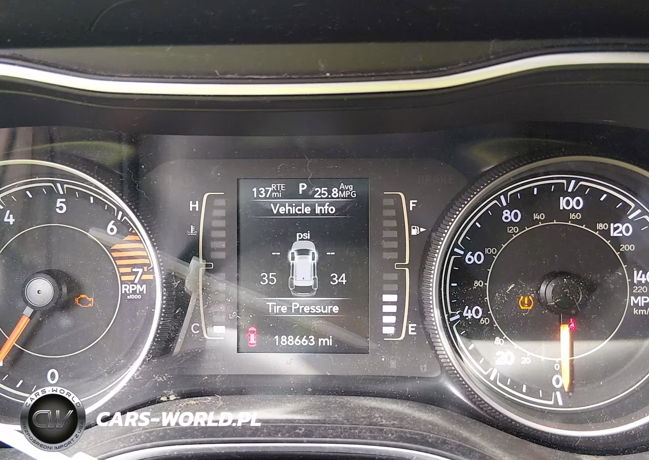 2019 Jeep Cherokee Latitude Plus 4X4 VIN:1C4PJMLB3KD107894 - 7