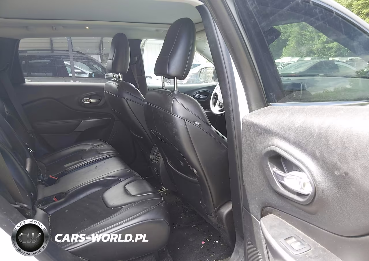 2019 Jeep Cherokee Latitude Plus 4X4 VIN:1C4PJMLB3KD107894 - 8