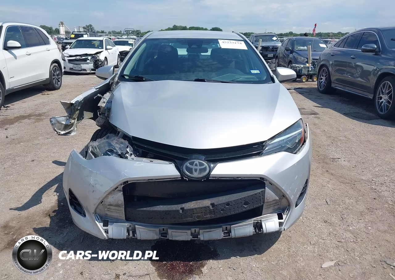2018 Toyota Corolla Le VIN:5YFBURHE3JP849693 - 12