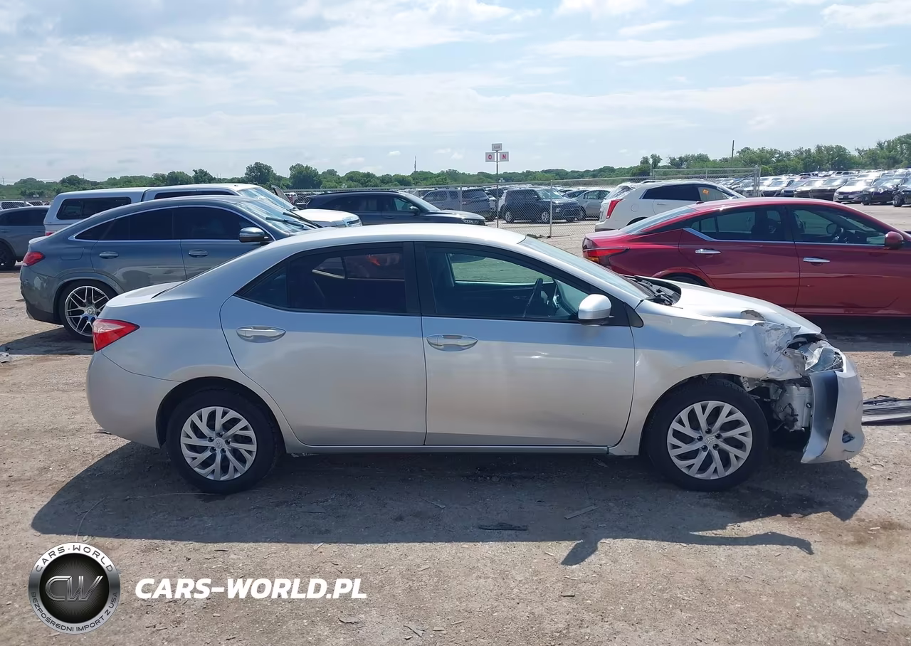 2018 Toyota Corolla Le VIN:5YFBURHE3JP849693 - 13