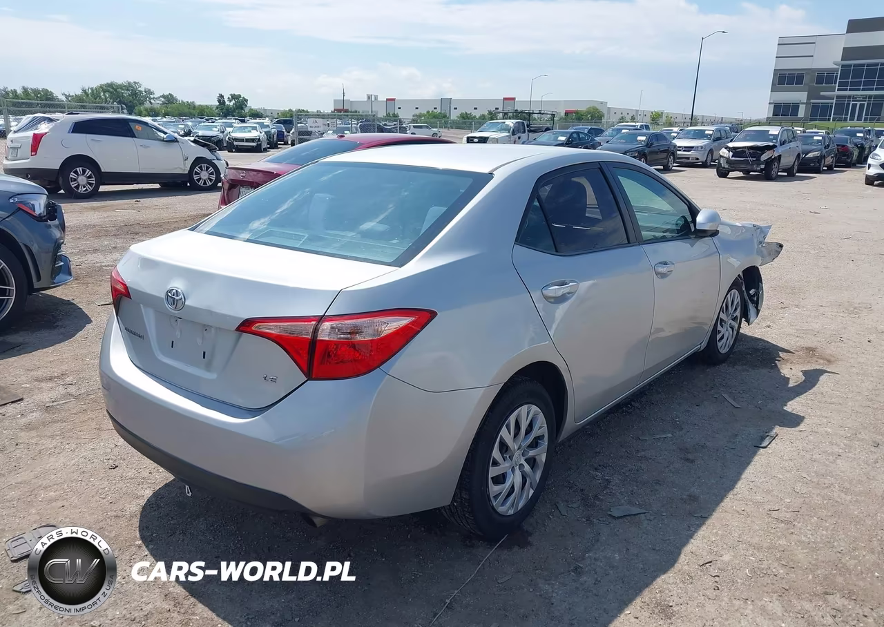 2018 Toyota Corolla Le VIN:5YFBURHE3JP849693 - 4