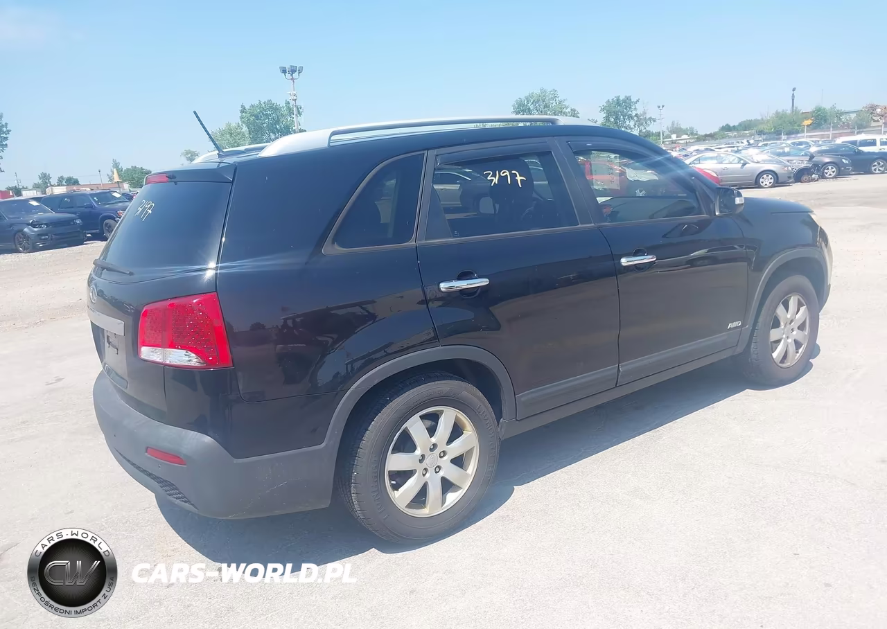 2011 Kia Sorento Lx VIN:5XYKTCA15BG019973 - 4