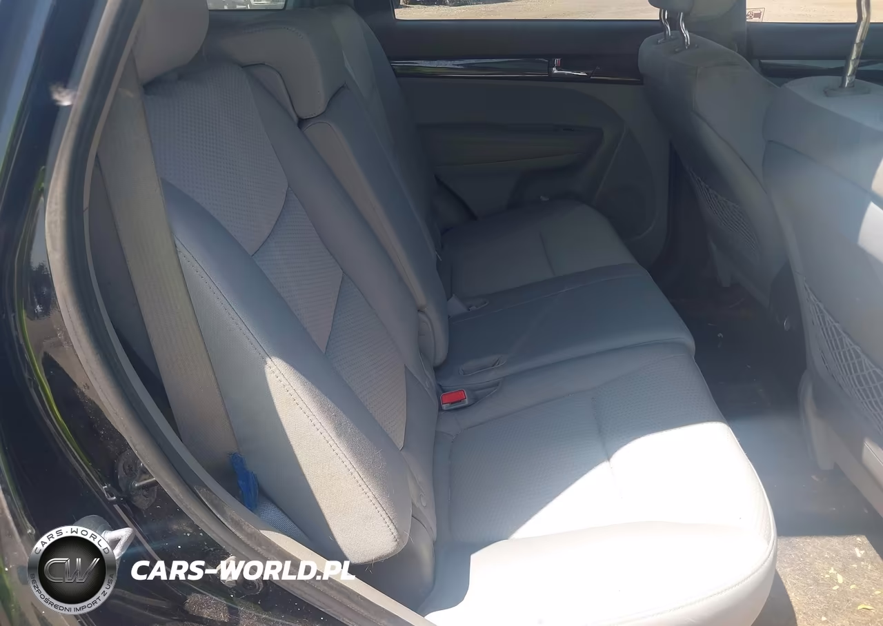 2011 Kia Sorento Lx VIN:5XYKTCA15BG019973 - 8