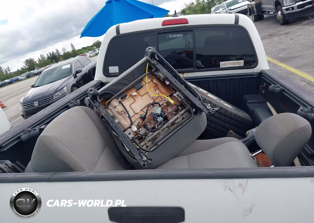 2015 Toyota Tacoma Prerunner VIN:5TFJX4GN1FX044100 - 18