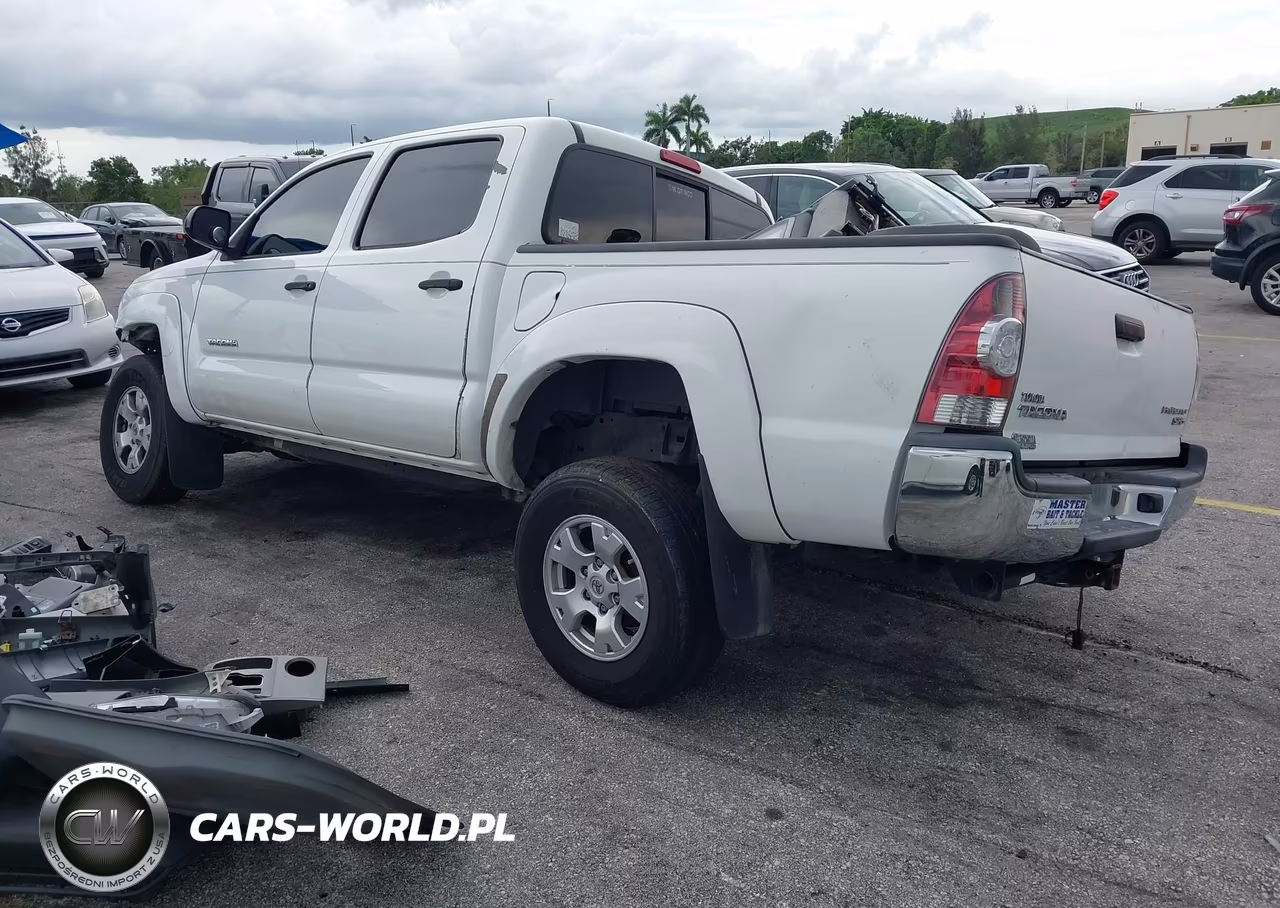 2015 Toyota Tacoma Prerunner VIN:5TFJX4GN1FX044100 - 3