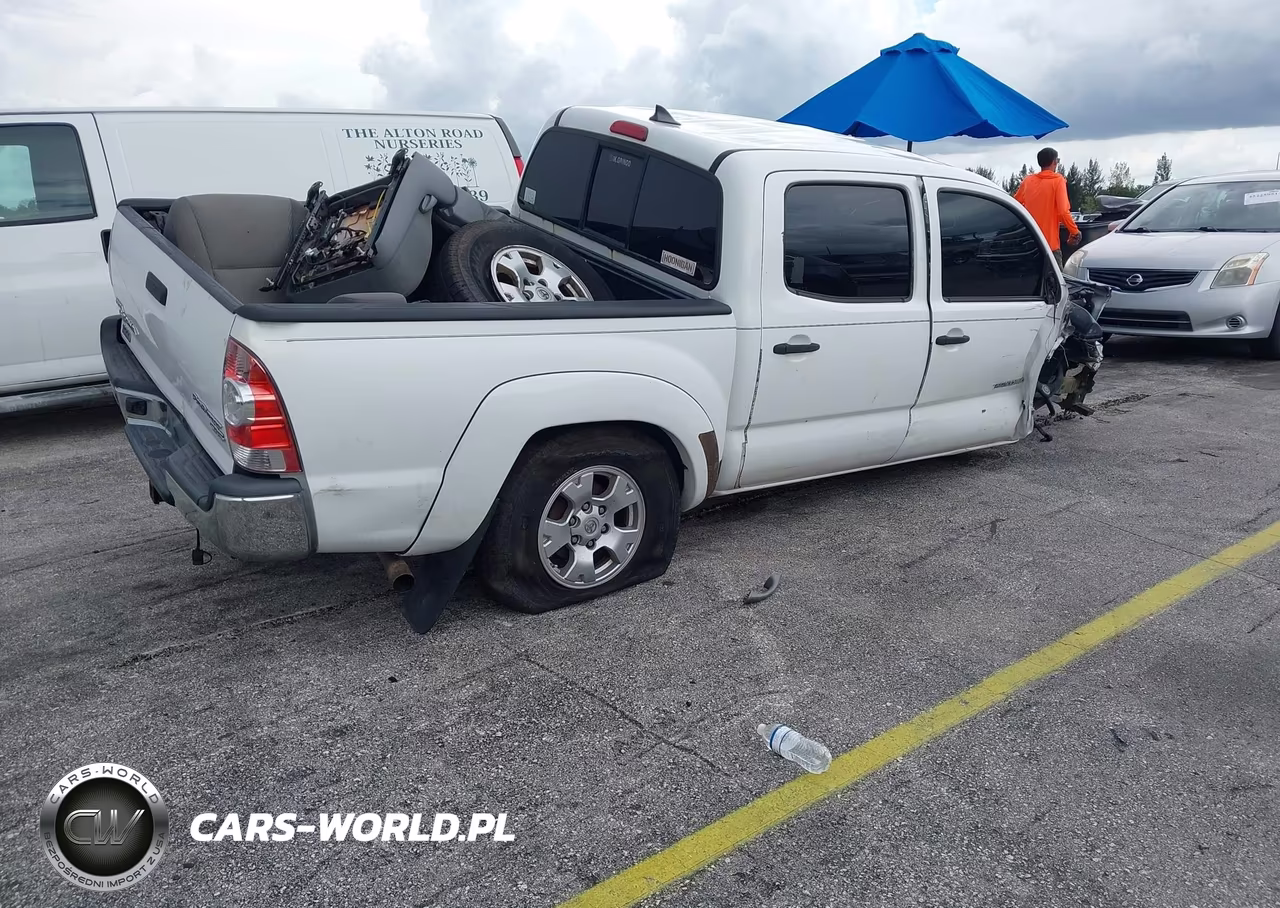 2015 Toyota Tacoma Prerunner VIN:5TFJX4GN1FX044100 - 4