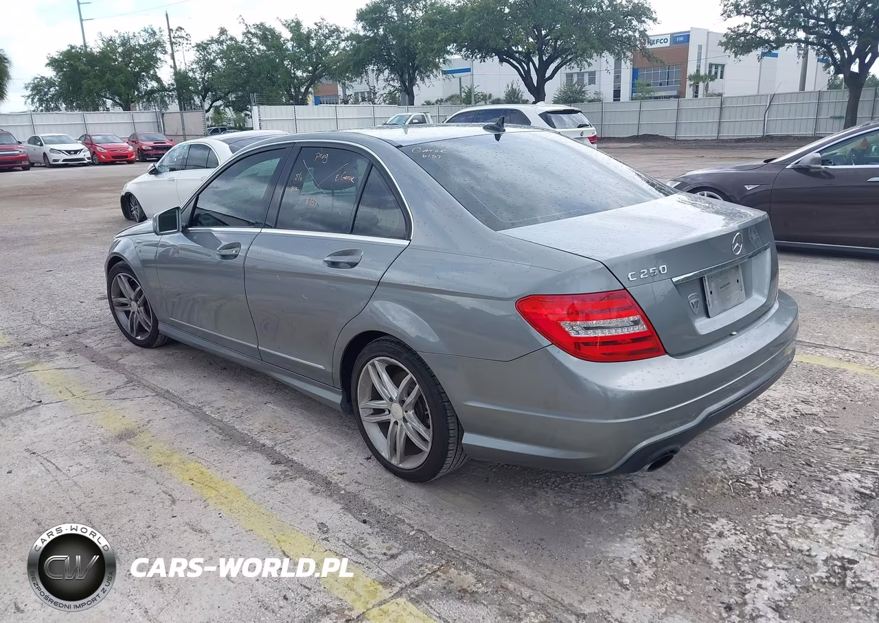 2013 Mercedes-Benz C 250 Sport VIN:WDDGF4HB2DR290209 - 3