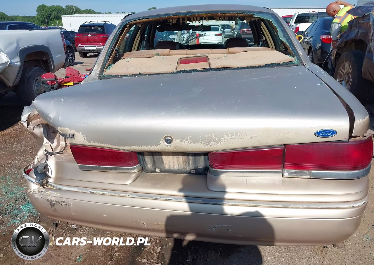 1996 Ford Crown Victoria Lx VIN:2FALP74W0TX131201 - 17