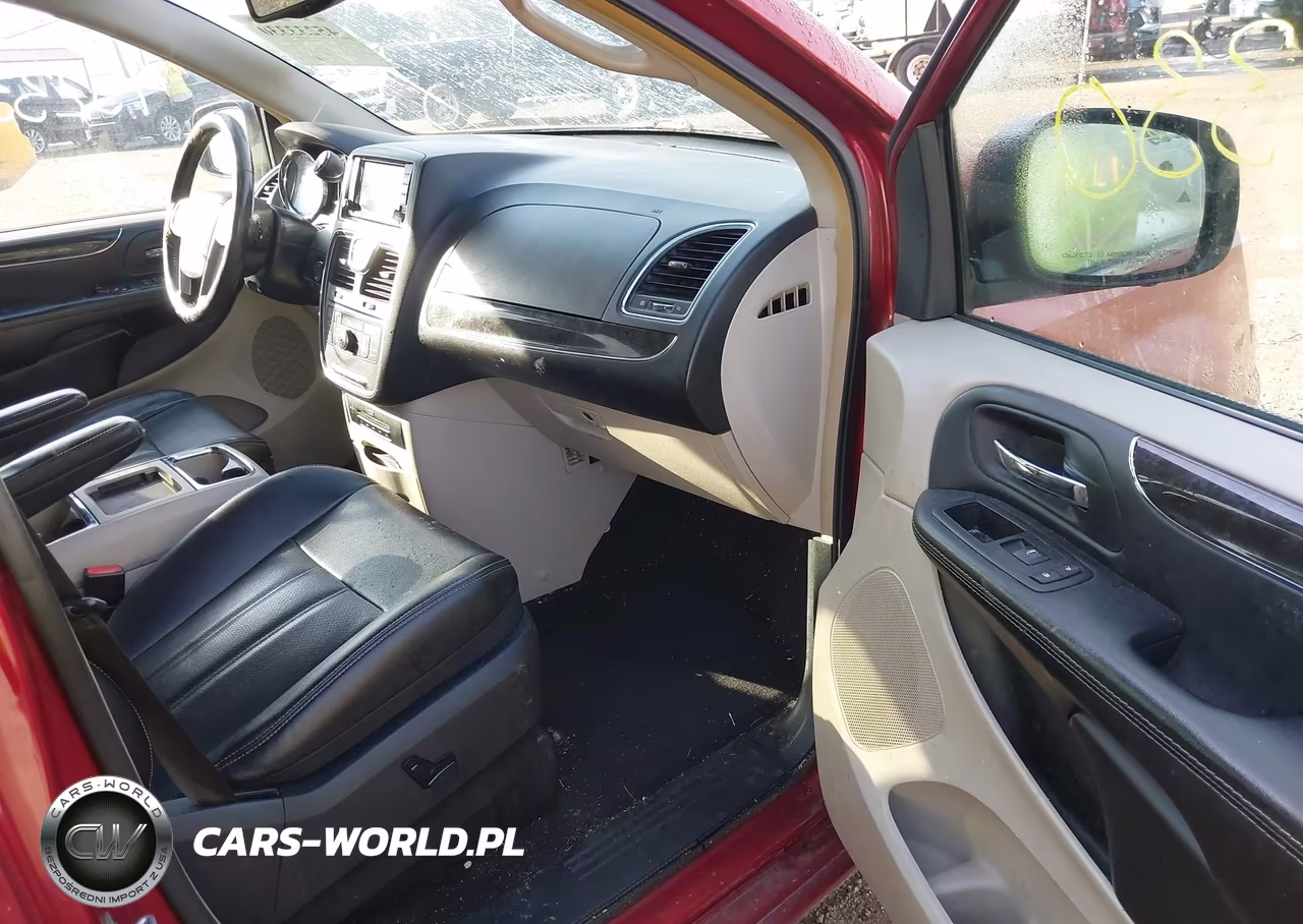 2015 Chrysler Town & Country Touring-L VIN:2C4RC1CG9FR525652 - 5