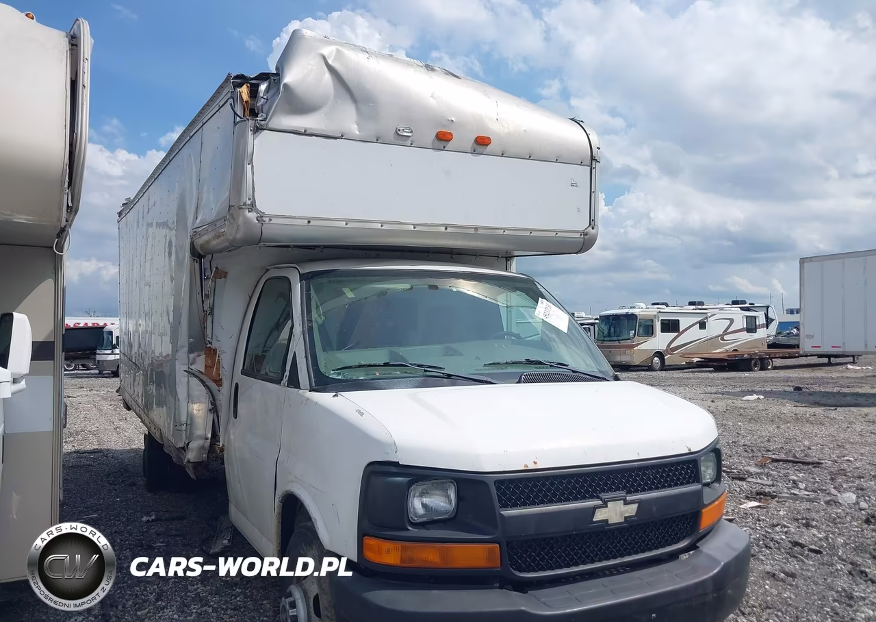 2009 GMC Savana Cutaway Work Van