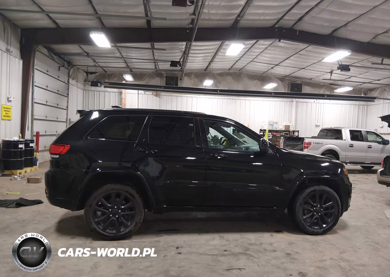 2018 Jeep Grand Cherokee Altitude 4X4 VIN:1C4RJFAG1JC203868 - 13