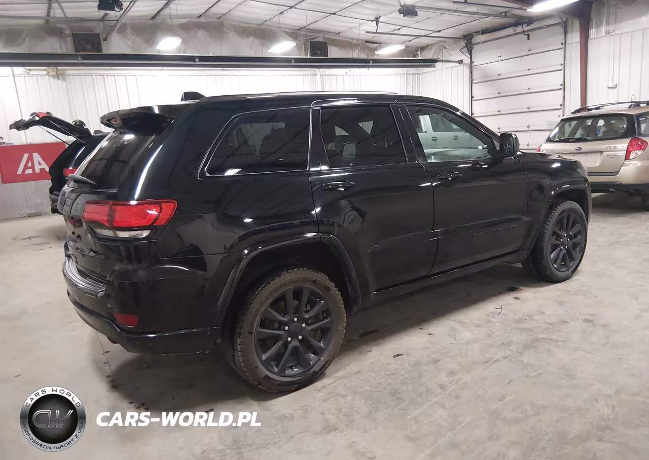 2018 Jeep Grand Cherokee Altitude 4X4 VIN:1C4RJFAG1JC203868 - 4