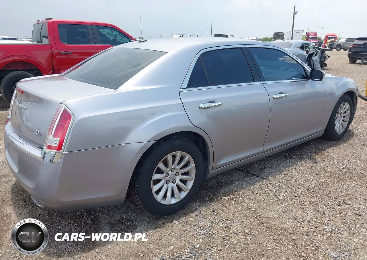 2013 Chrysler 300 Motown VIN:2C3CCAAG8DH741346 - 4