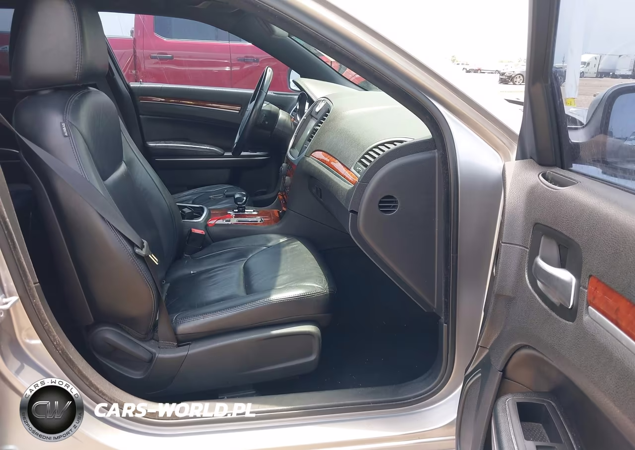2013 Chrysler 300 Motown VIN:2C3CCAAG8DH741346 - 5