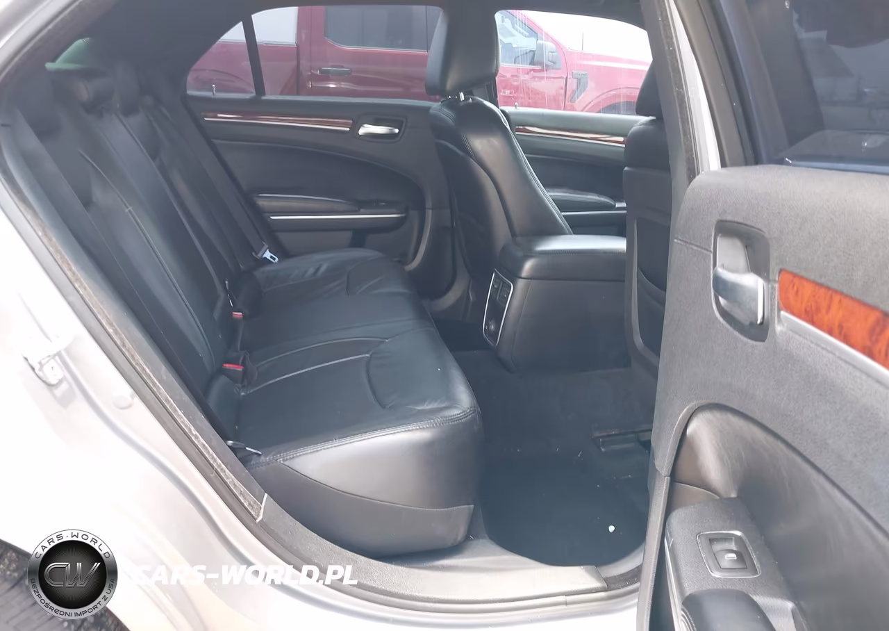 2013 Chrysler 300 Motown VIN:2C3CCAAG8DH741346 - 8