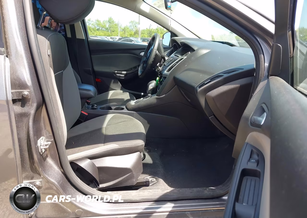 2014 Ford Focus Se VIN:1FADP3F23EL429250 - 5