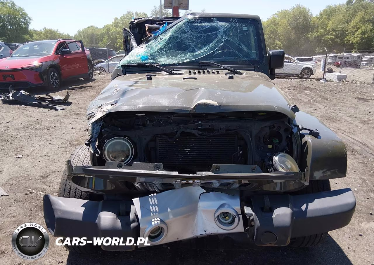2015 Jeep Wrangler Unlimited Sahara VIN:1C4HJWEG4FL538118 - 13