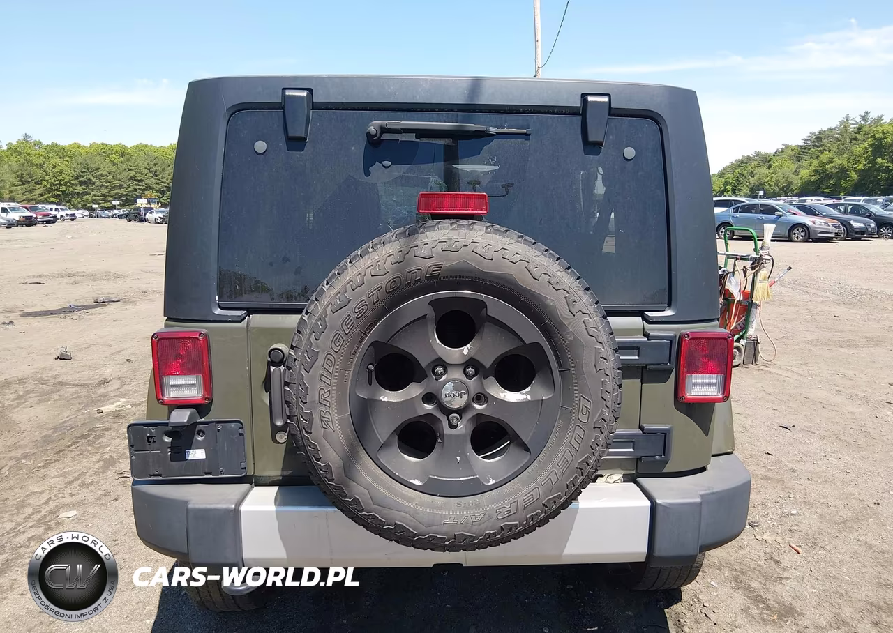 2015 Jeep Wrangler Unlimited Sahara VIN:1C4HJWEG4FL538118 - 17