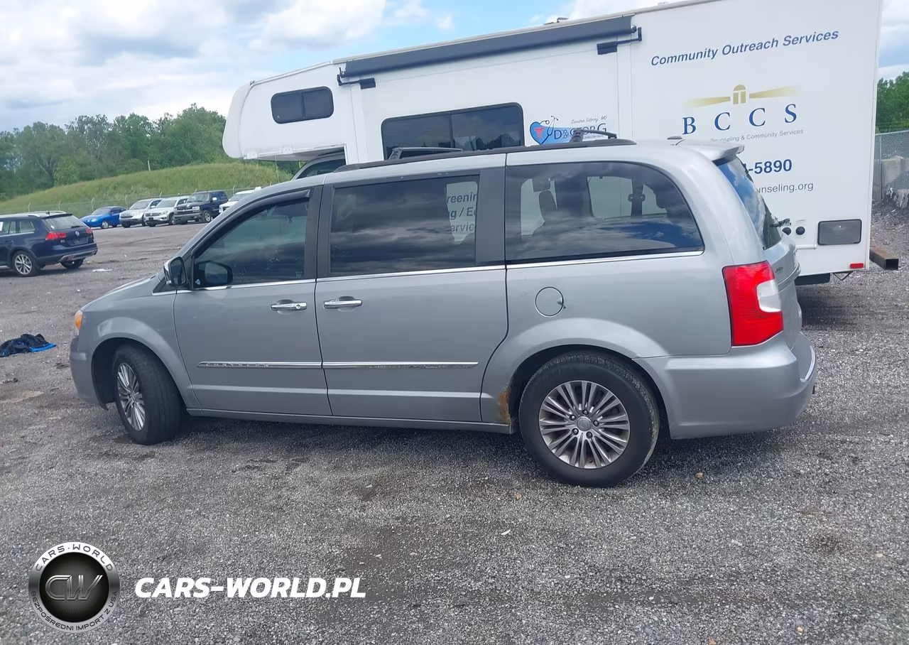 2015 Chrysler Town & Country Touring-L VIN:2C4RC1CG6FR506699 - 14