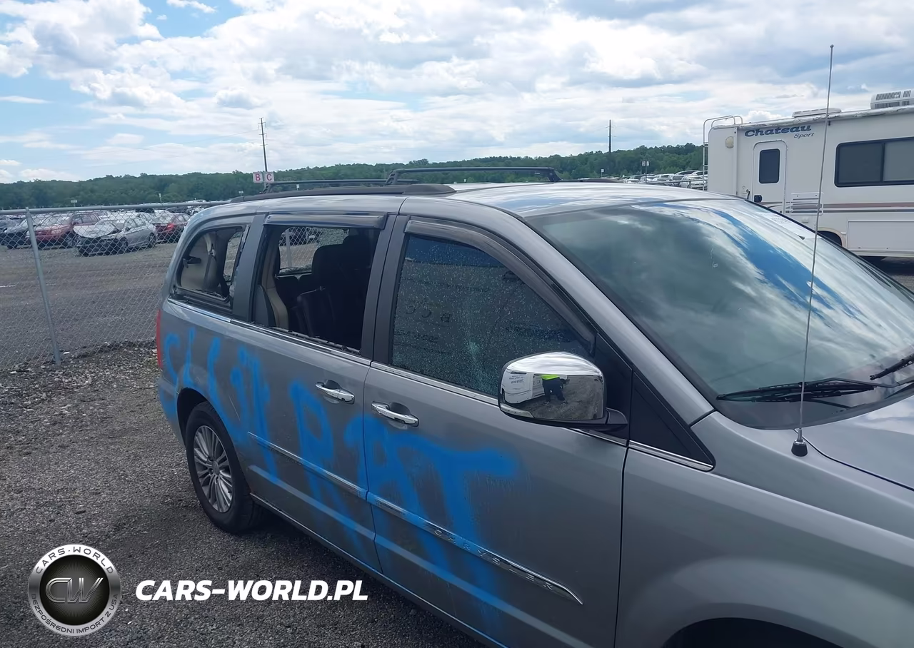 2015 Chrysler Town & Country Touring-L VIN:2C4RC1CG6FR506699 - 6