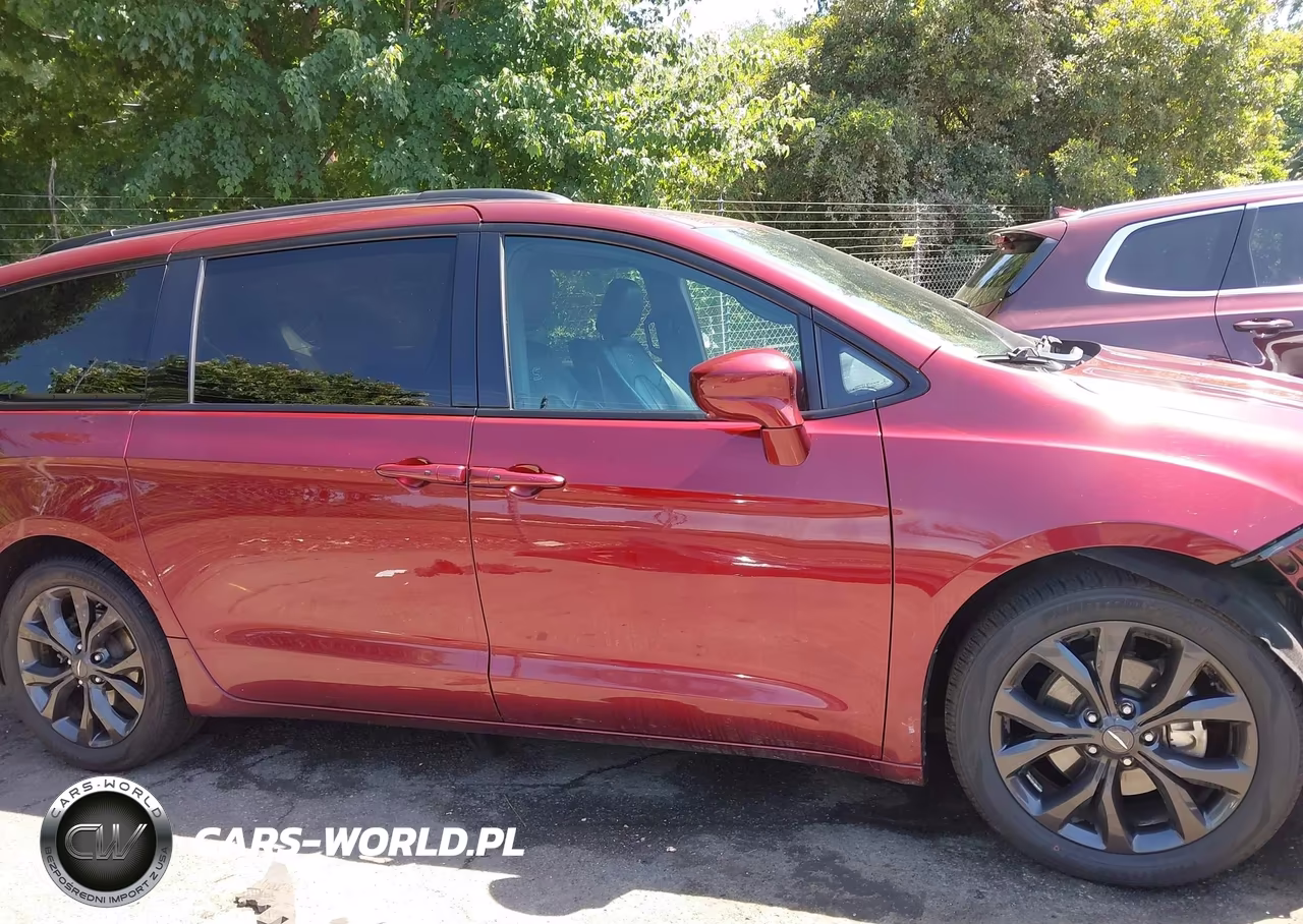 2019 Chrysler Pacifica Touring L Plus VIN:2C4RC1EG7KR540237 - 14