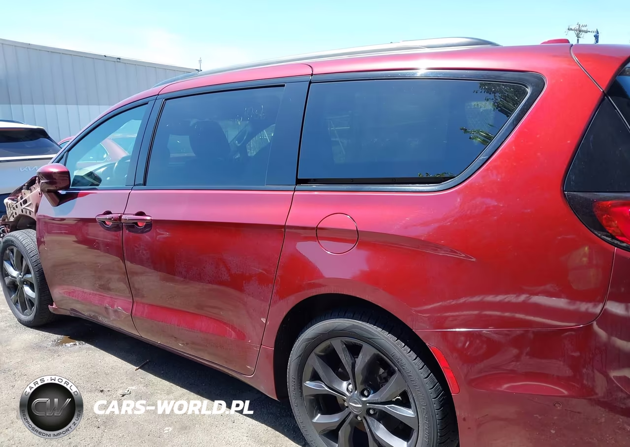 2019 Chrysler Pacifica Touring L Plus VIN:2C4RC1EG7KR540237 - 15