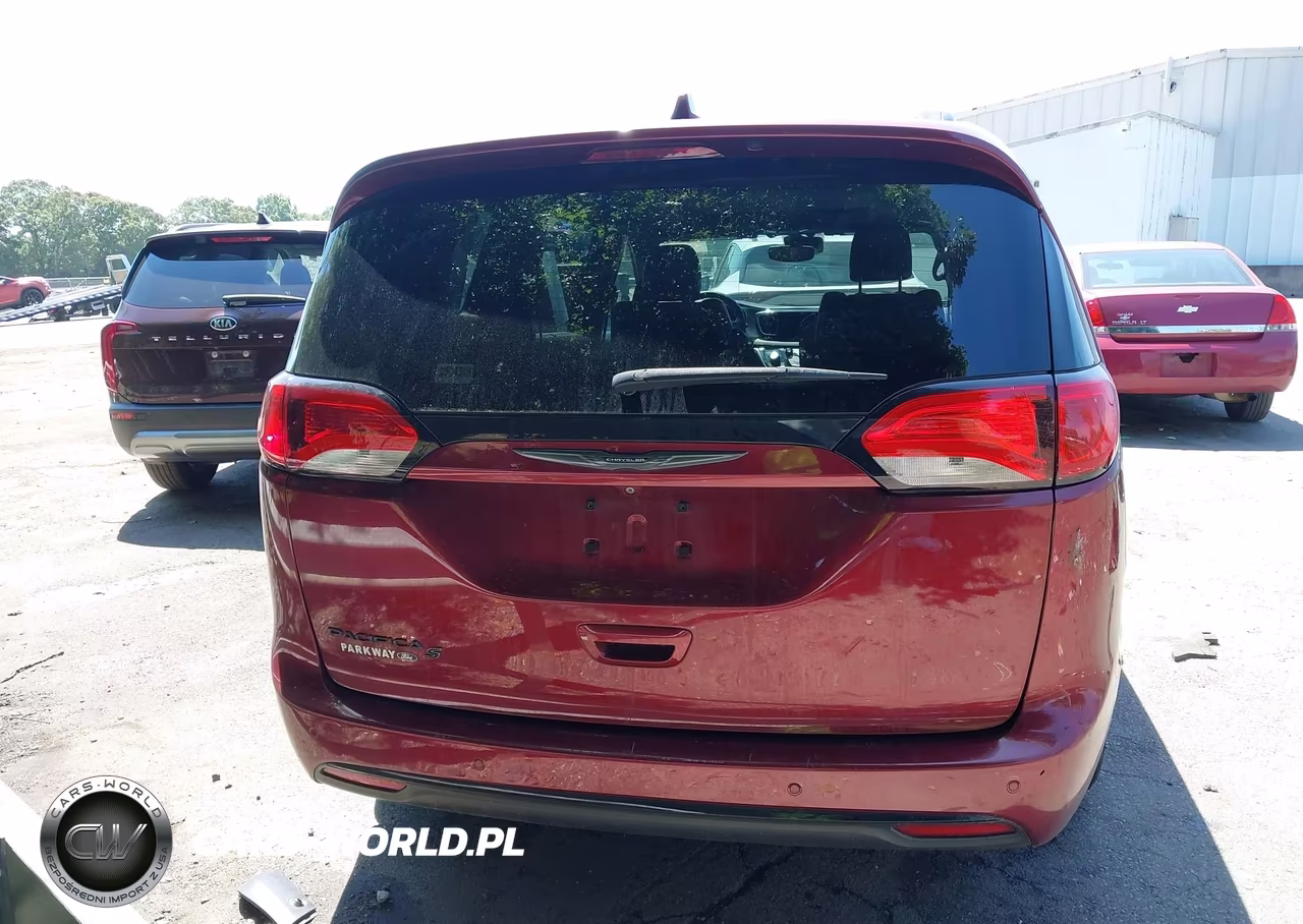 2019 Chrysler Pacifica Touring L Plus VIN:2C4RC1EG7KR540237 - 17