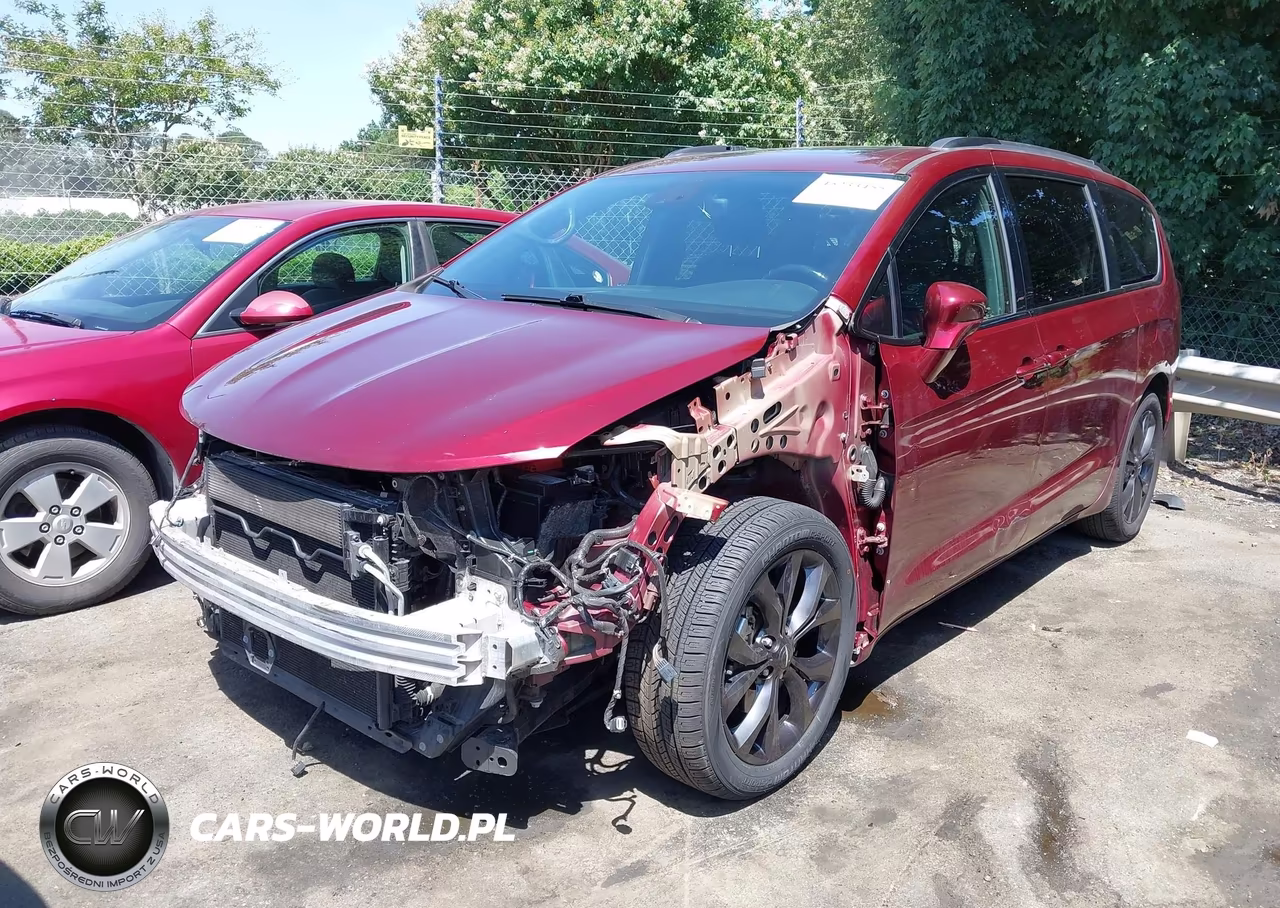 2019 Chrysler Pacifica Touring L Plus VIN:2C4RC1EG7KR540237 - 2
