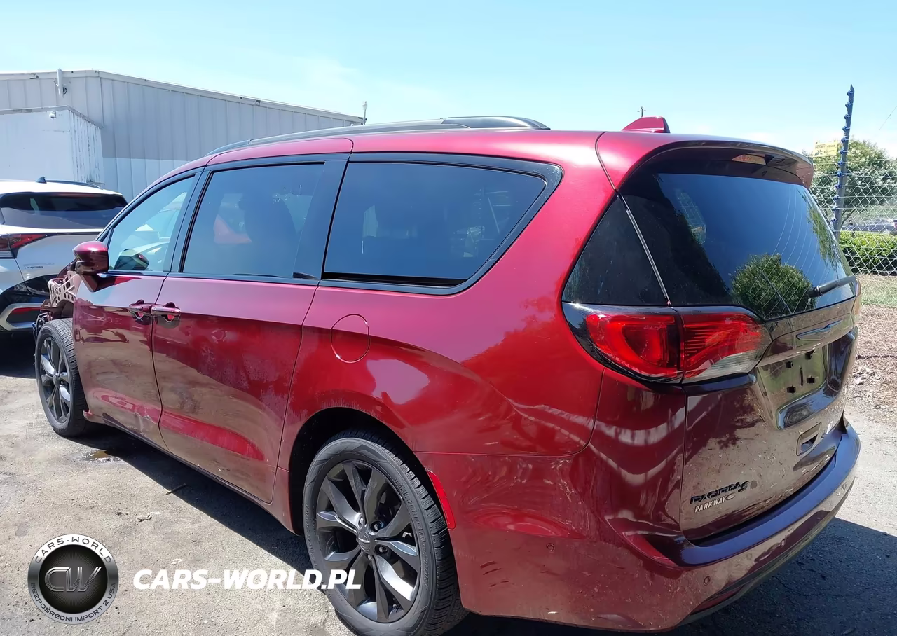 2019 Chrysler Pacifica Touring L Plus VIN:2C4RC1EG7KR540237 - 3
