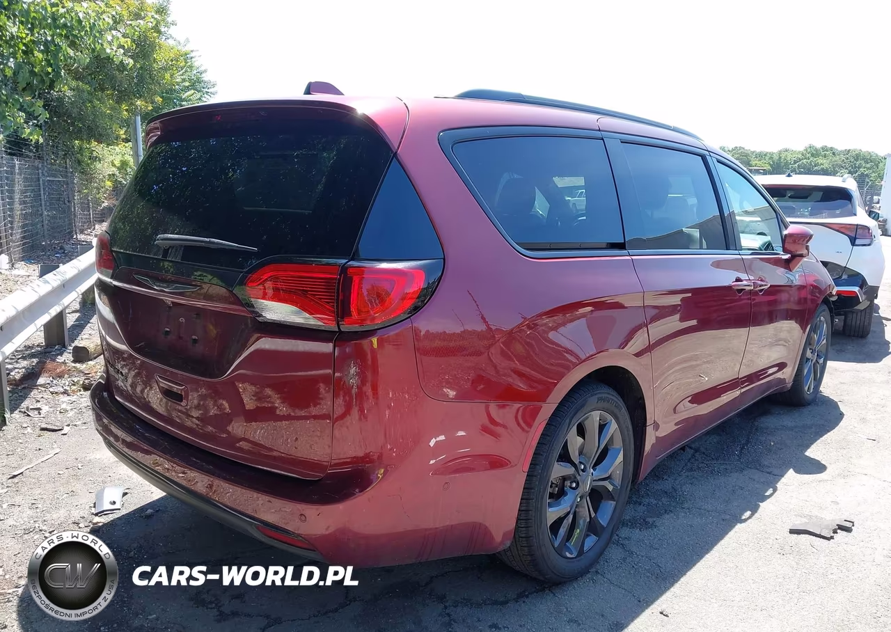 2019 Chrysler Pacifica Touring L Plus VIN:2C4RC1EG7KR540237 - 4